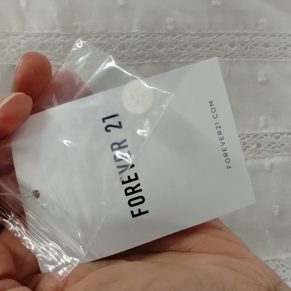 Forever 21 white dress XS swiss dot lace tiered two button back closure ruffles - Picture 11 of 11